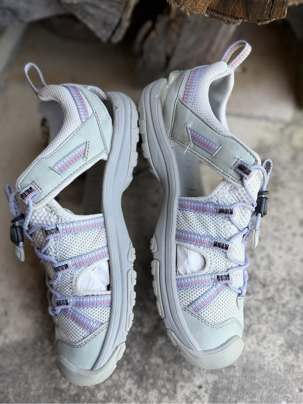 Teva kids Manatee Light Gray Sport Sandals with Pastel Stripe Webbing Sz-4.  F